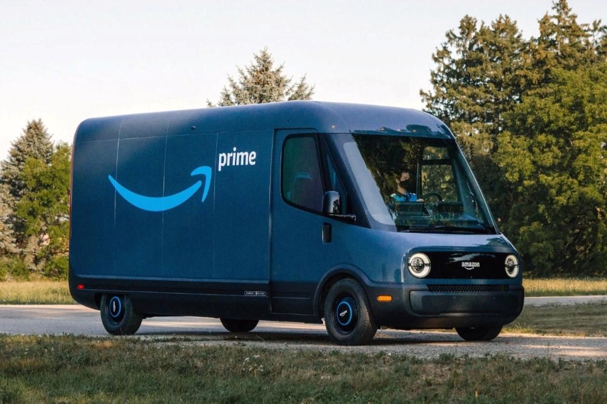 Компания Amazon решила отказаться от электрических фургонов Rivian 