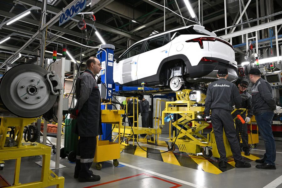 Завод «Москвич» объявил о начале самостоятельной сварки кузовов автомашин при участии роботов