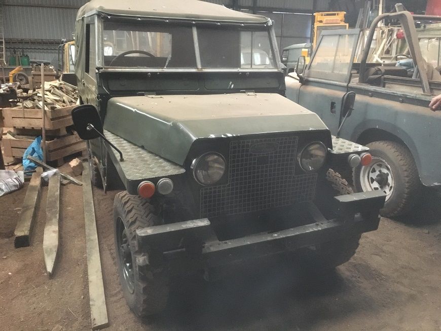 На ферме в Шотландии случайно обнаружили редчайшие автомобили Land Rover