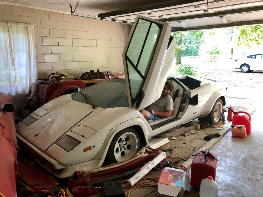 Внук обнаружил в бабушкином гараже Lamborghini Countach 1981 года выпуска