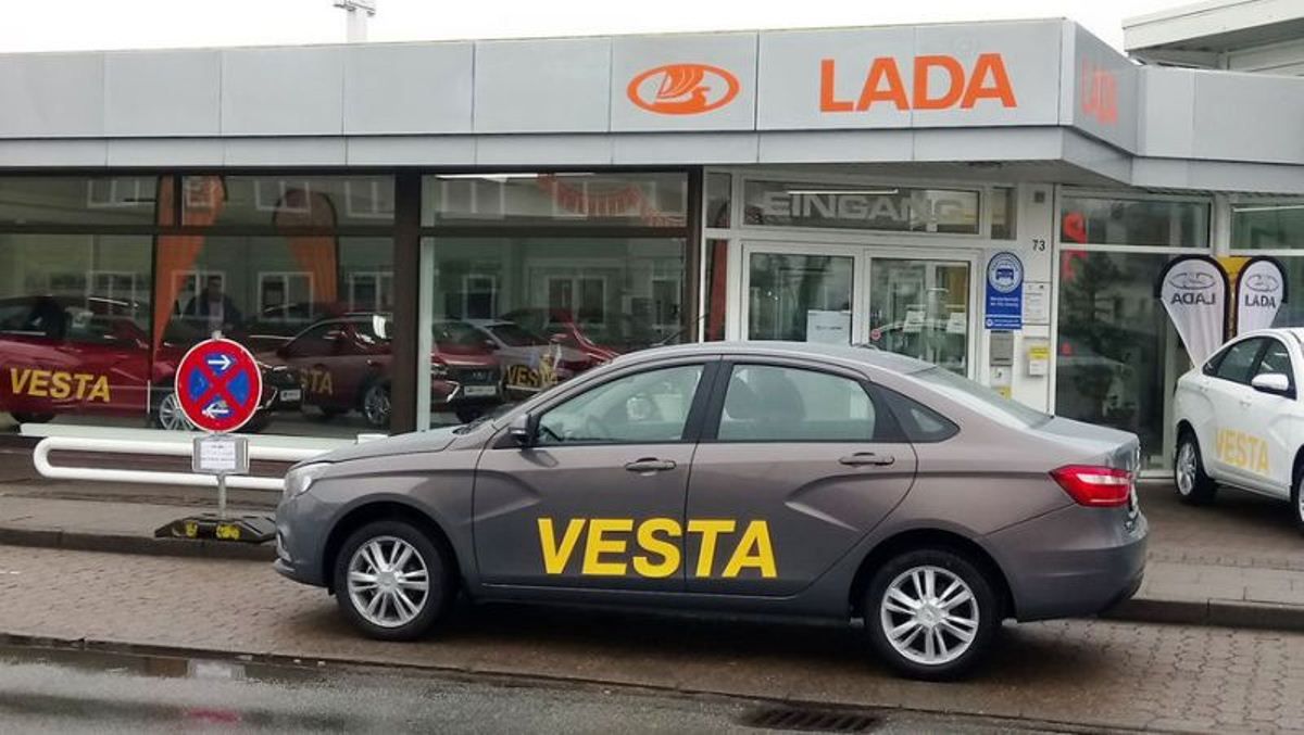 Продажи машин Lada в Европе снизились в 7,9 раза