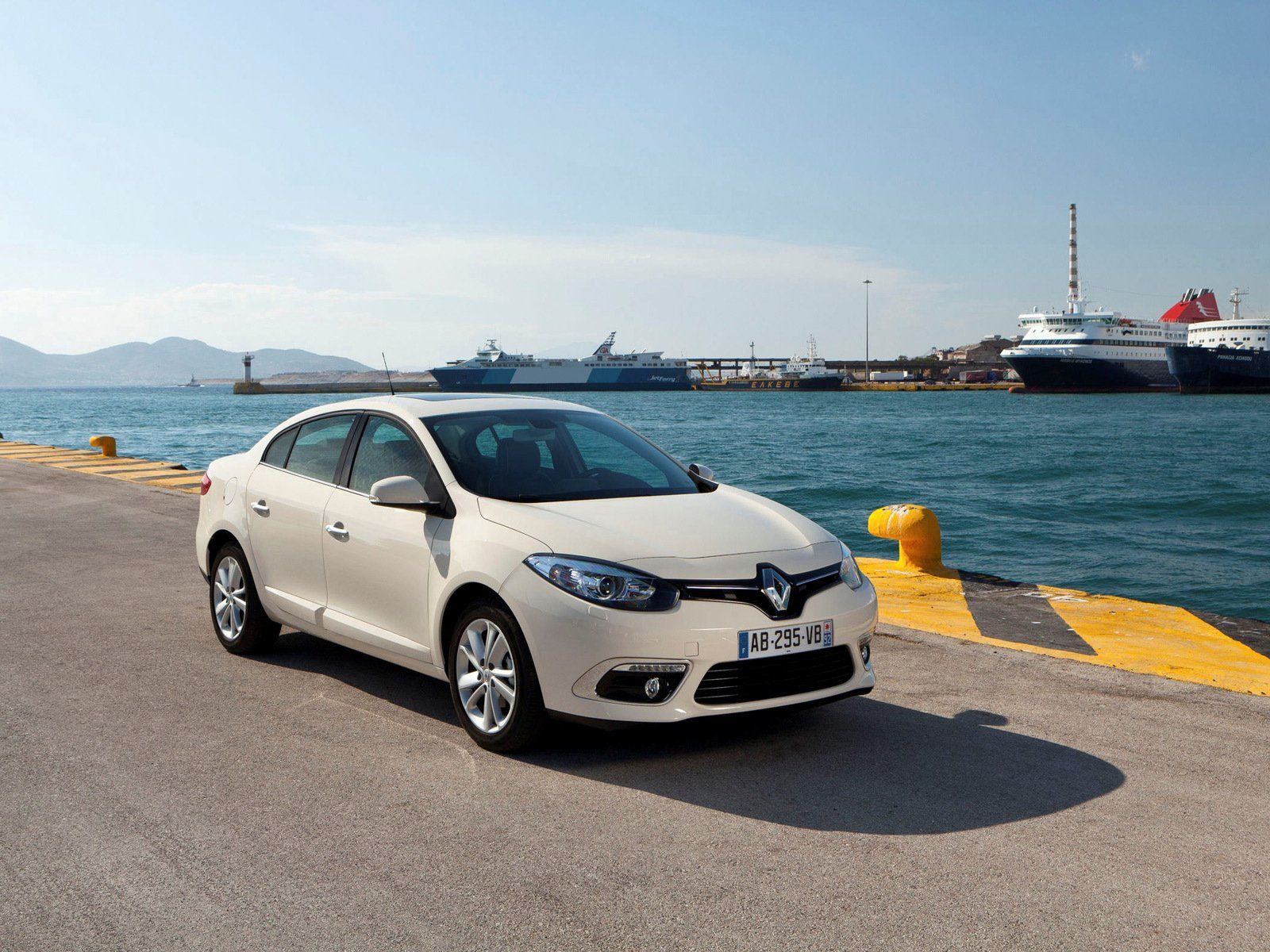 Renault fluence. Renault Fluence 2013. Рено Флюенс 2014. Renault Fluence 2012. Renault Fluence 2019.