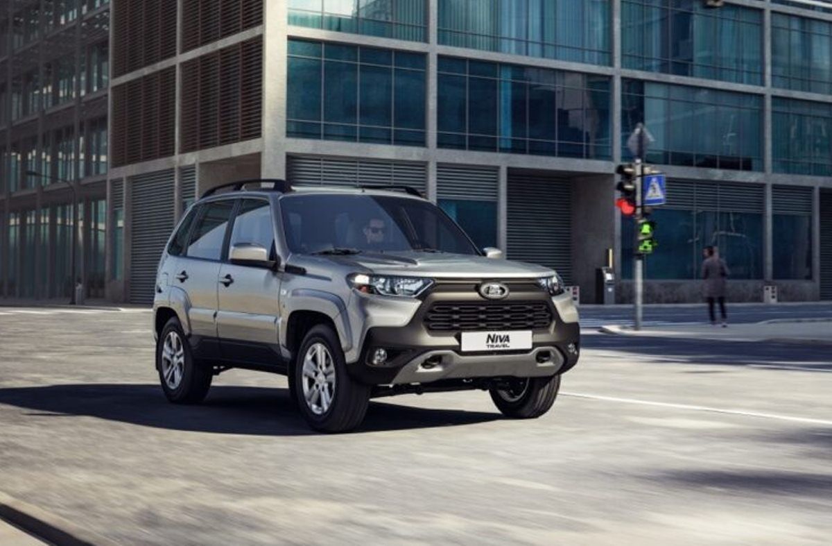 Lada Niva Travel с обликом Toyota RAV4 встала на конвейер