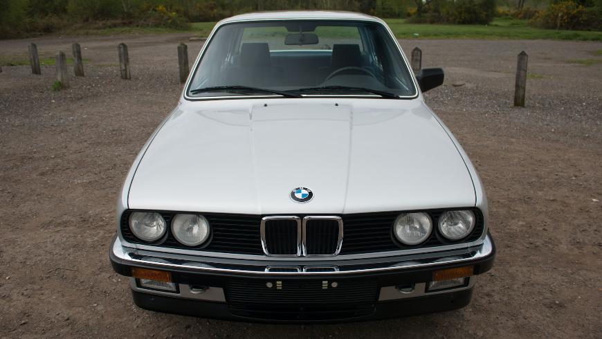 Практически новый BMW 325iX образца 1986 года продают за 3 миллиона рублей