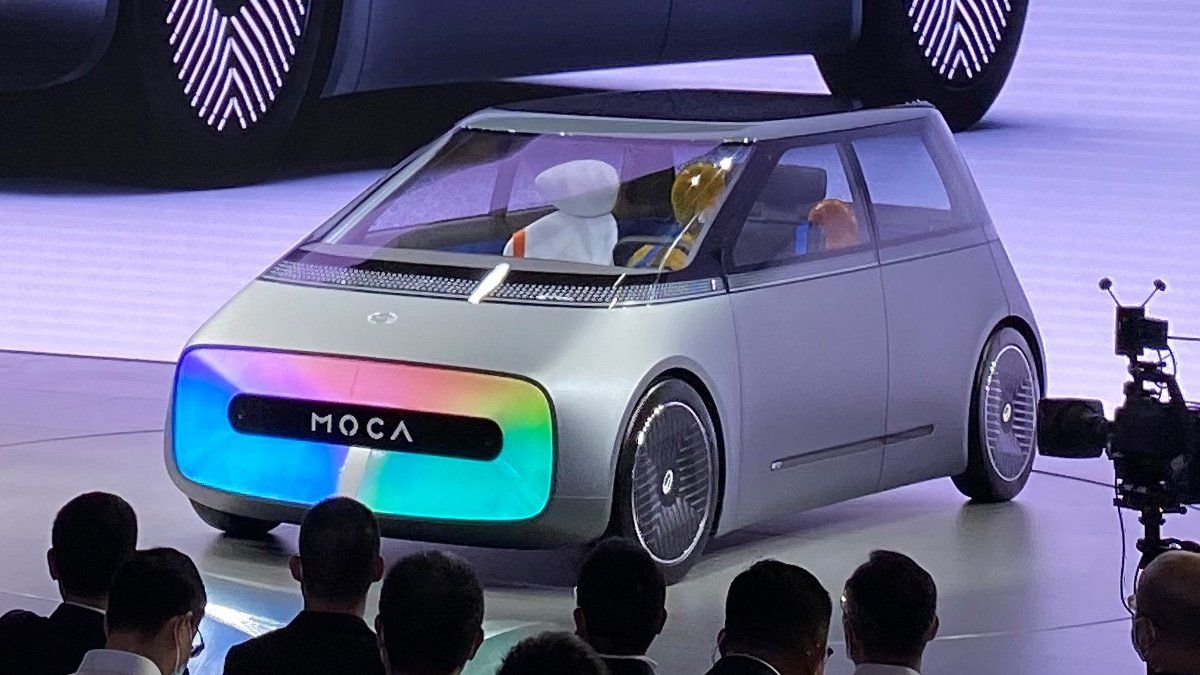 Китайцы представили концепт Moca с двумя дисплеями снаружи