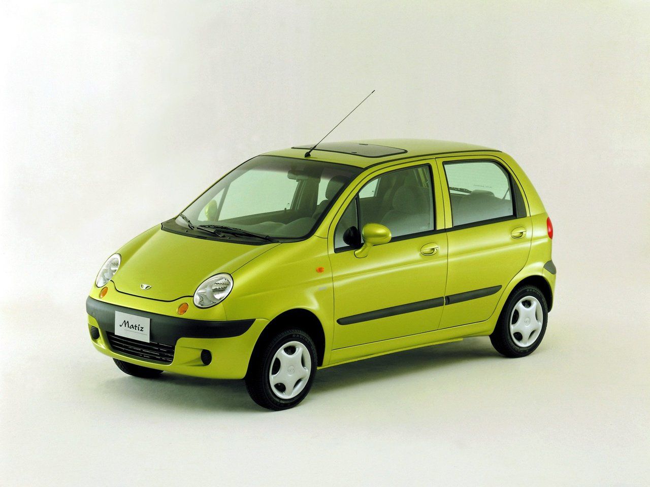 Daewoo Matiz I Рестайлинг 2000 – 2015 Хэтчбек 5 дв.: кузов, класс, тип и  объём двигателя, коробка передач, разгон, фото - CarsWeek.ru