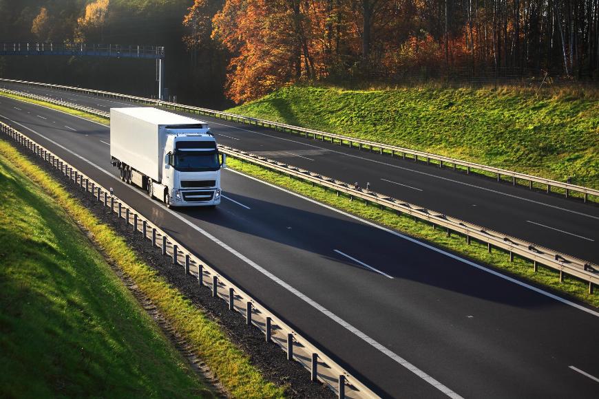 «Яндекс.Навигатор» научили строить маршруты для грузовиков