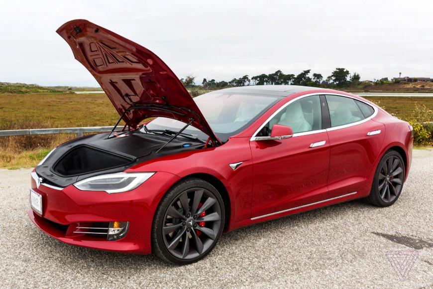 В Tesla сделали официальное заявление о причине возгорания электромобиля в Шанхае