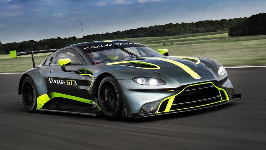 Aston Martin представил два гоночных болида GT4 и GT3 на базе Vantage