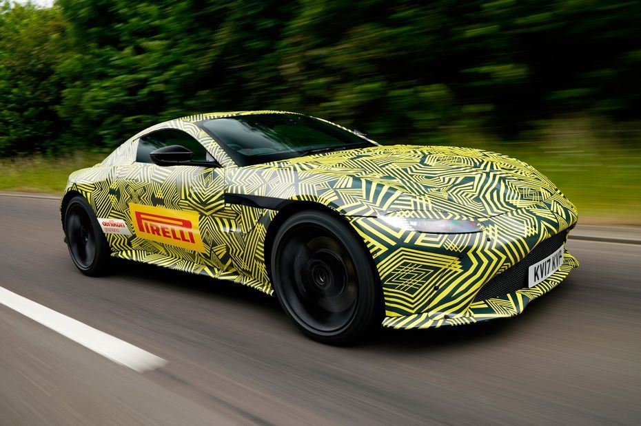 Aston Martin показал видео где новый спорткар Vantage «валит» боком