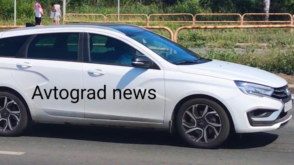 Avtograd News разместил снимки прототипов новых универсалов Lada Vesta SW Sport из Тольятти
