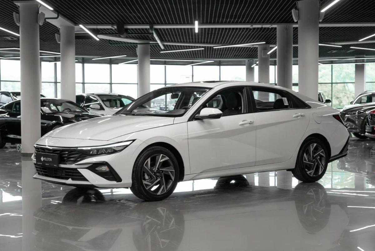 Рестайлинговый Hyundai Elantra добрался до России: помог параимпорт 