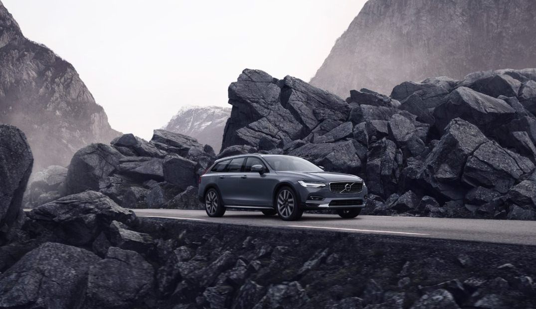 Volvo показала в РФ рестайлинговые S90 и V90 Cross Country