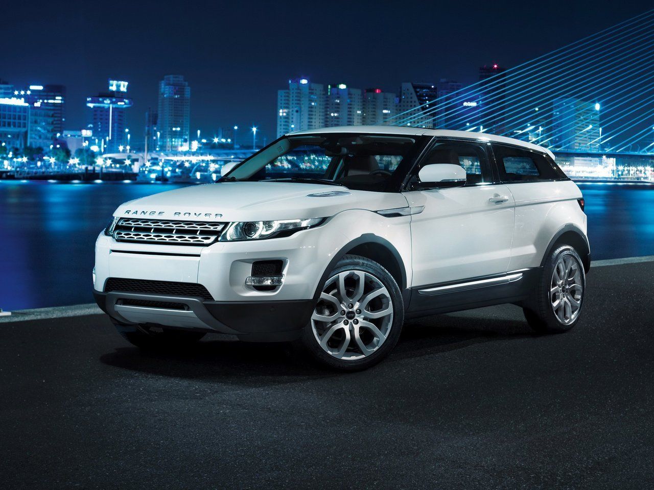 Land Rover Range Rover Evoque: поколения, кузова по годам, история модели и  года выпуска, рестайлинг, характеристики, габариты, фото - Carsweek