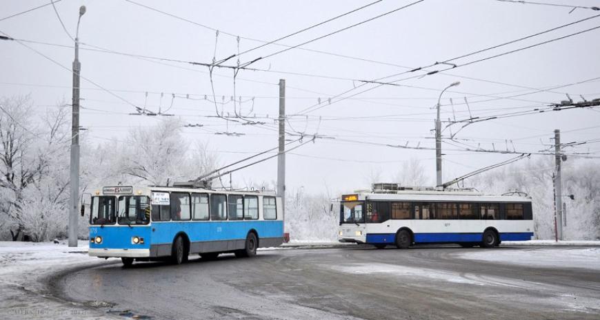 В центре Волгограда легковушка врезалась в троллейбус