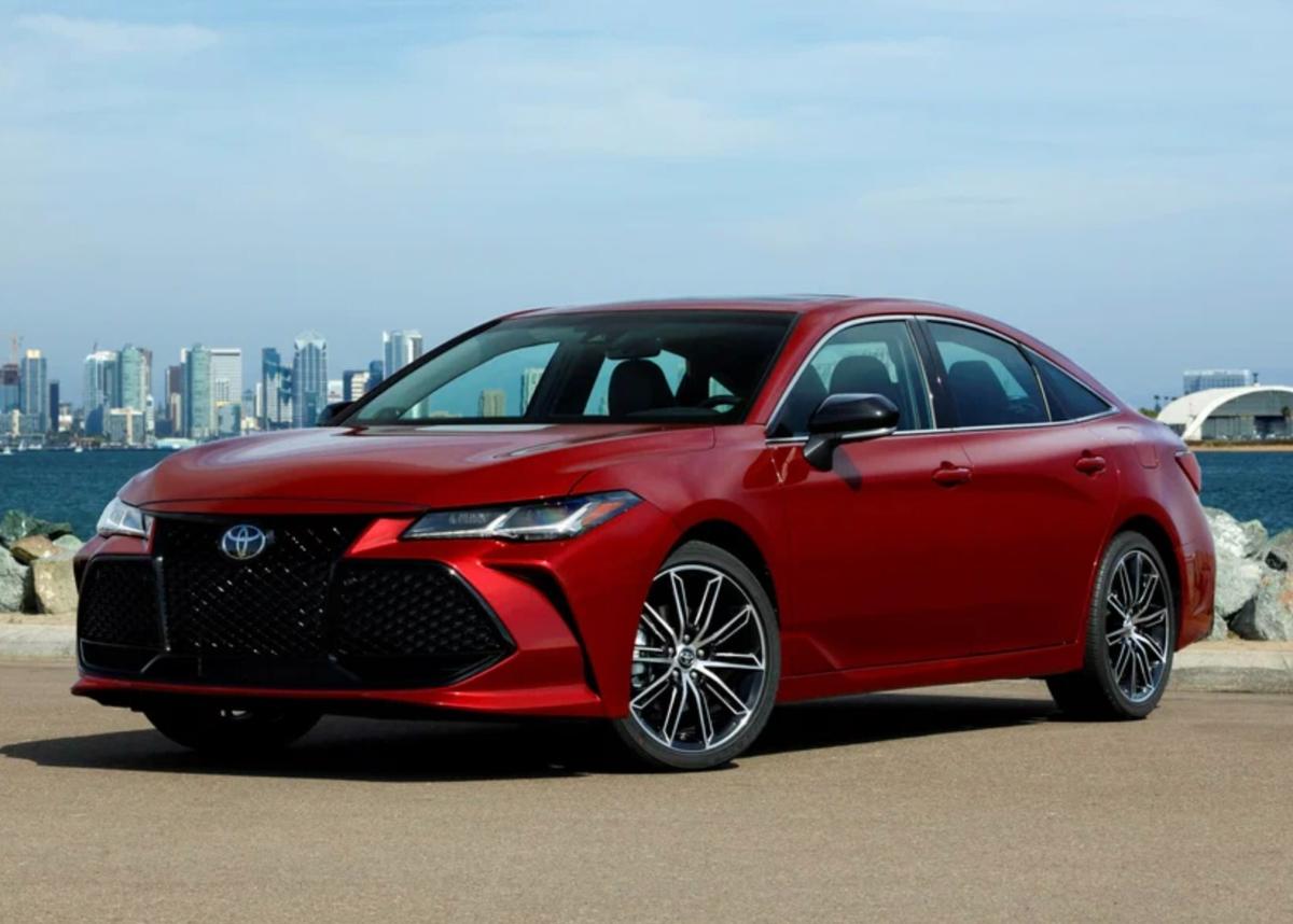 Бизнес-седан Toyota Avalon за год стал стоить сильно дороже «китайцев»