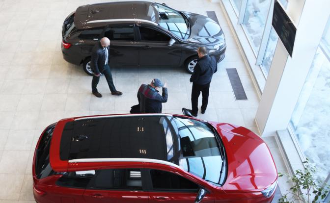 Специалисты рассказали, чем вызвано увеличение числа покупок автомобилей в России