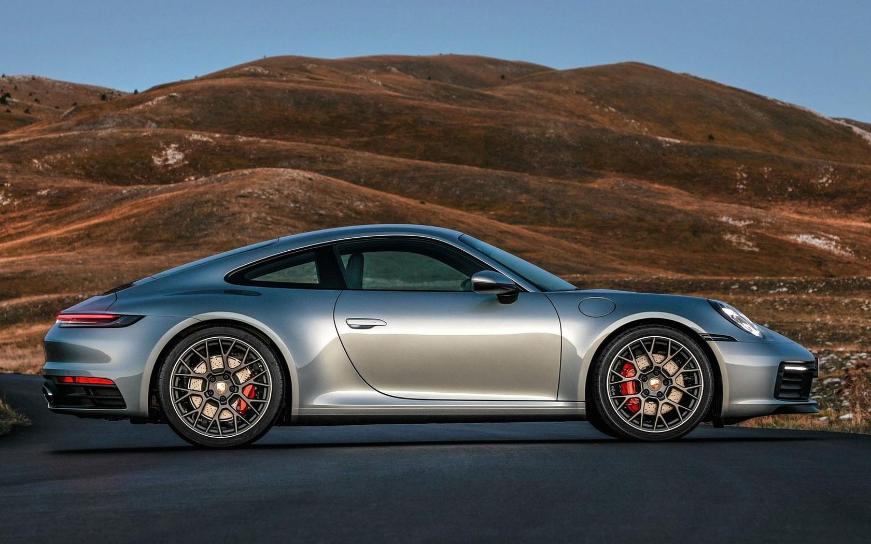 Мировые продажи легендарного Porsche 911 выросли по итогам полугодия
