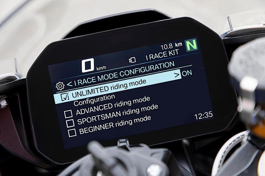 BMW презентовала iRace Kit для S1000RR