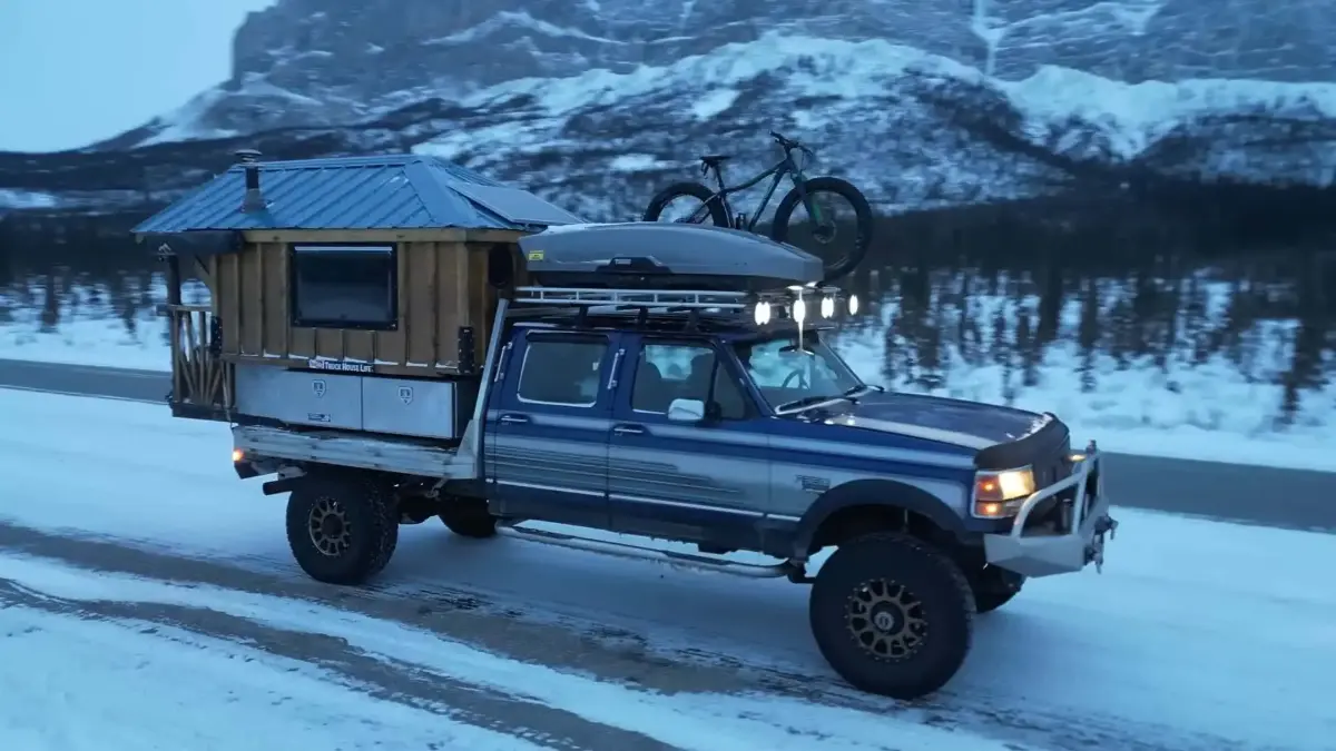 В этом видео показана обратная сторона путешествия по Аляске в кемпере