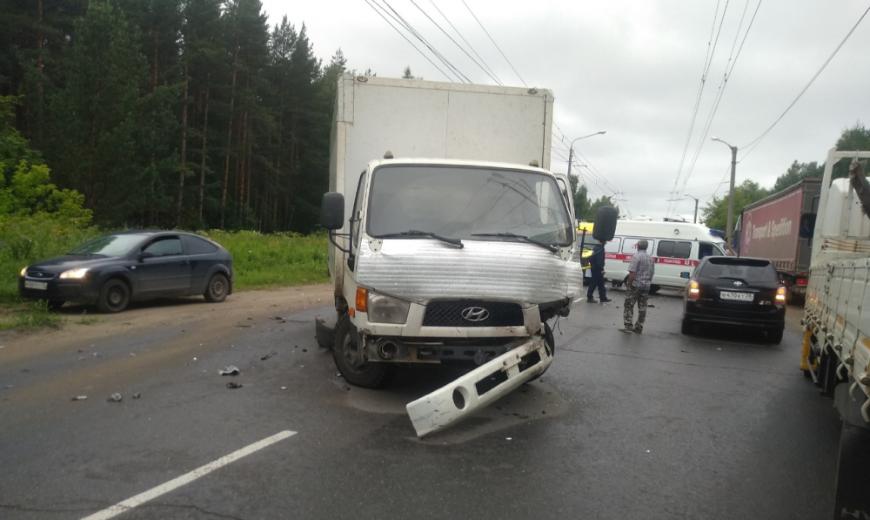 Три автомобиля попали в аварию в Томске