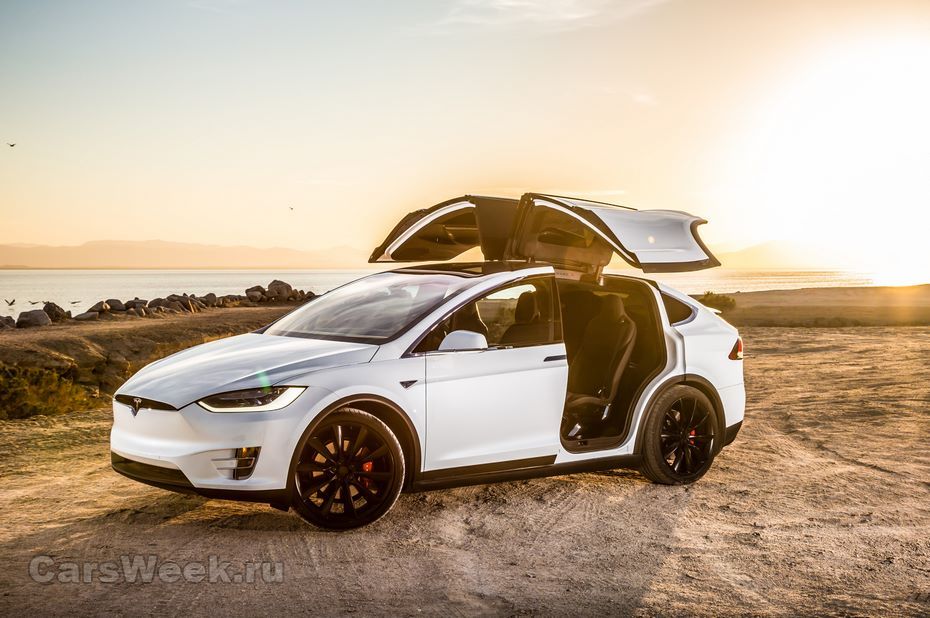 Tesla Motors решила снизить стоимость на кроссовер Model X после презентации нового седана Model 3