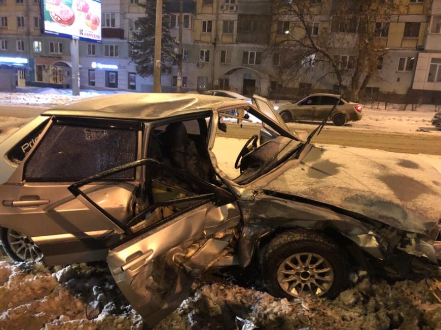 В Самаре в ночном ДТП пострадал молодой водитель