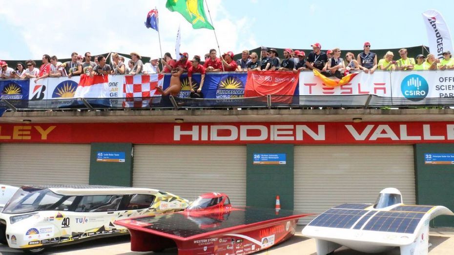 В Австралии начался новый сезон гонок автомобилей на солнечных батареях