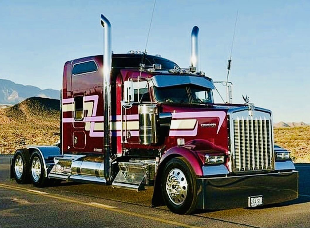 В Сети представили деревянную копию грузовика Kenworth W900LX 