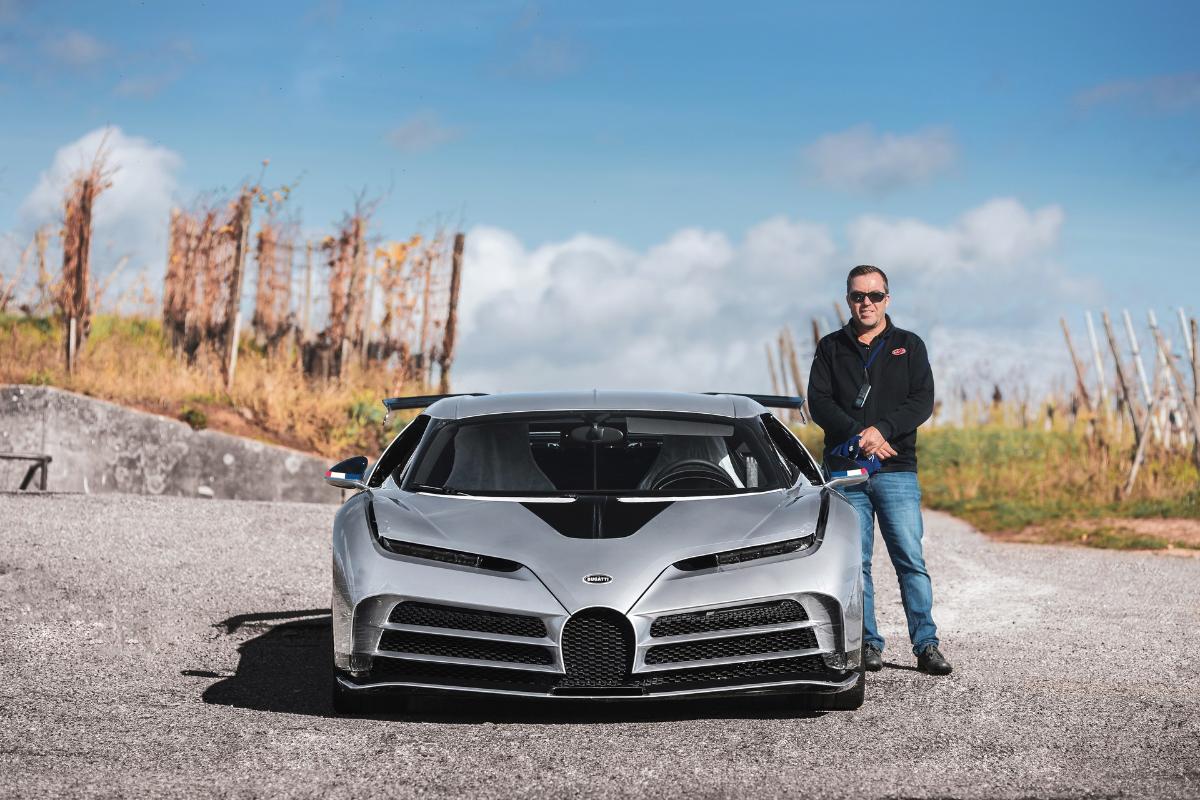 Старший водитель-испытатель BUGGATI тестирует новый гиперкар BUGGATI Centodieci Старший водитель-испытатель BUGGATI тестирует новый гиперкар BUGGATI Centodieci