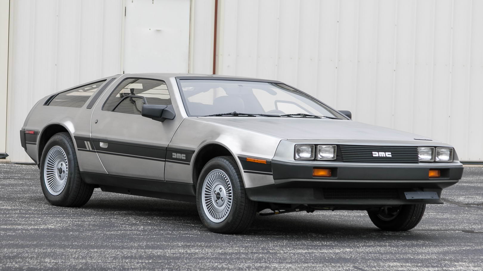 Известная по «Назад в будущее» DeLorean DMC-12 станет электромобилем