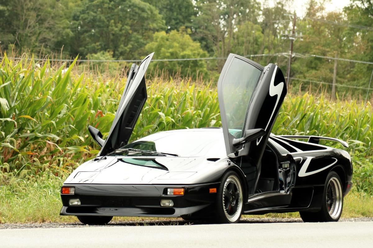 На аукцион выставили раритетный Lamborghini Diablo SV 1998 года