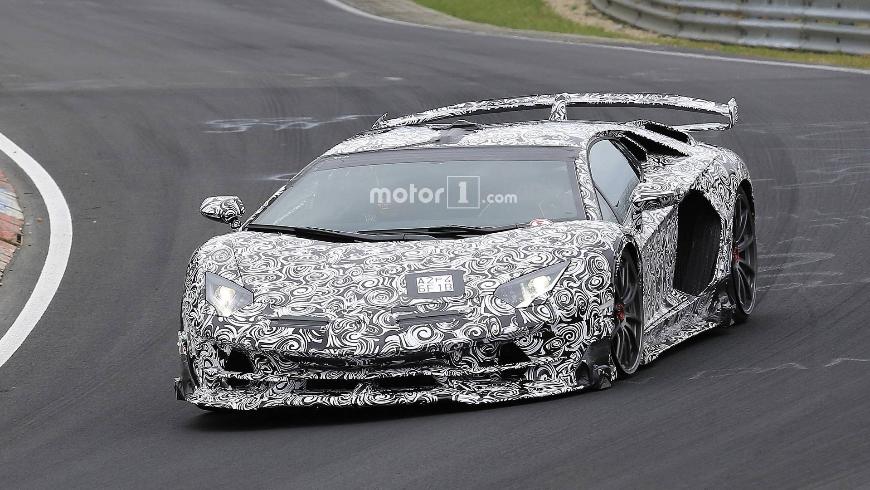 Lamborghini опубликовала тизер на «заряженный» Aventador SVJ