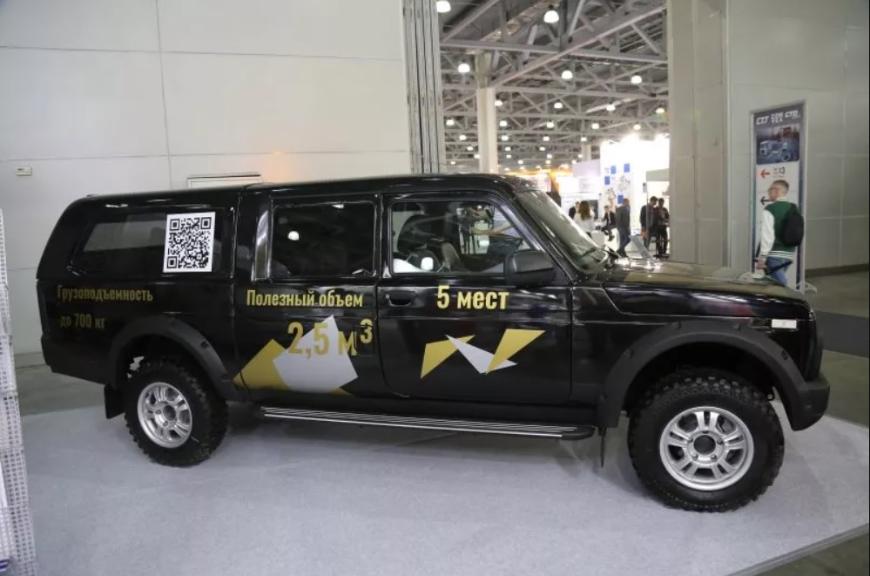 В Москве показали пикап на базе длиннобазного внедорожника Lada Niva Legend