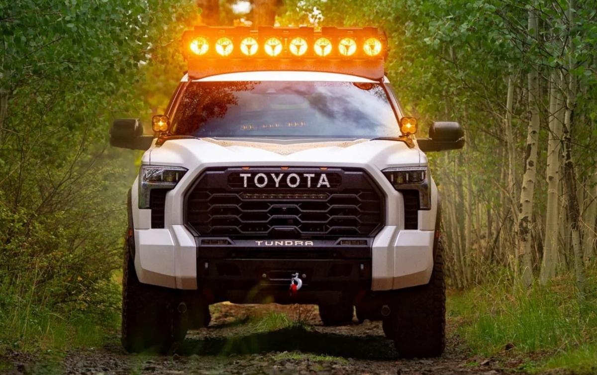Пикап Toyota Tundra в топовой версии превратили в грозу бездорожья