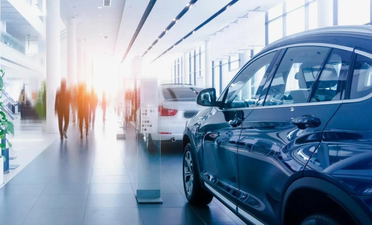 Стало известно, сколько автомобилей россияне купили на «Озон» 