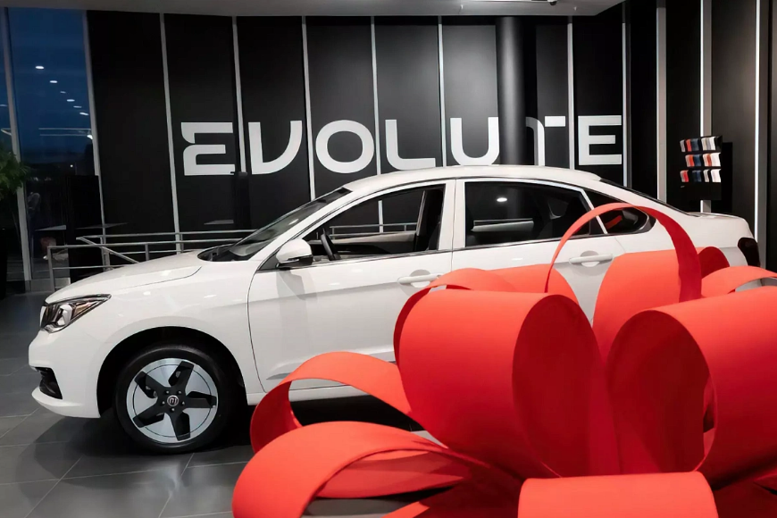 Седан Evolute i-Pro стал самым недорогим электромобилем в РФ в декабре 2022 года