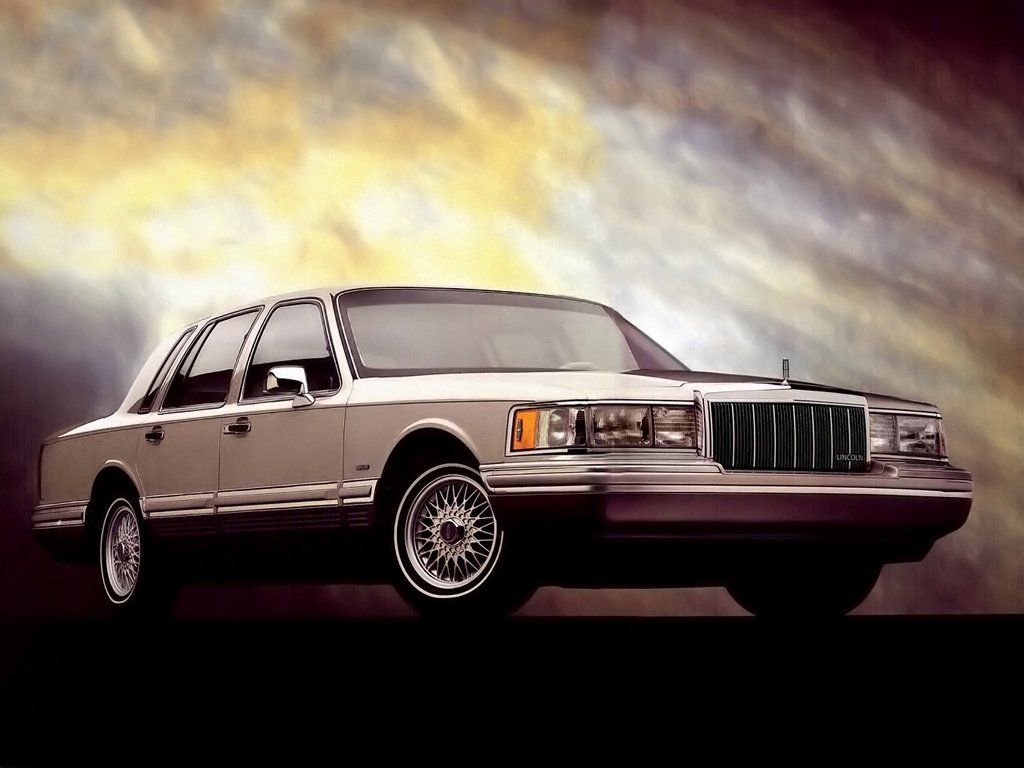 Lincoln Town Car: поколения, кузова по годам, история модели и года  выпуска, рестайлинг, характеристики, габариты, фото - Carsweek