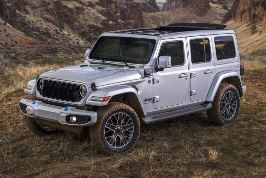 Jeep Wrangler 2023 года отправляют на ремонт из-за дефектного держателя запаски