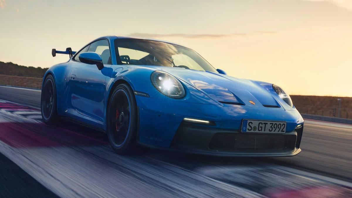 Смотрите на быстрый разгон "заряженного" Porsche 911 GT3 2022 года 