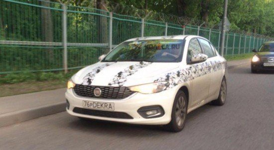 Fiat продолжает тестировать в России новую версию седана Tipo 