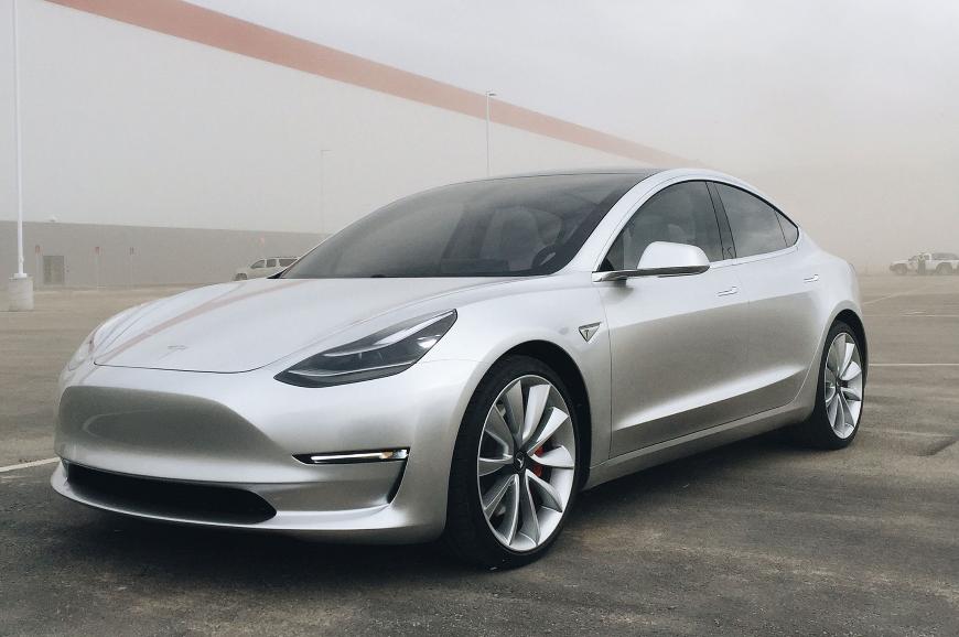 Автопилот седана Tesla Model 3 опять смог избежать аварии 