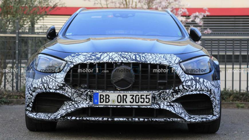 Прототип Mercedes-AMG E63 попался фотошпионам почти без камуфляжа 