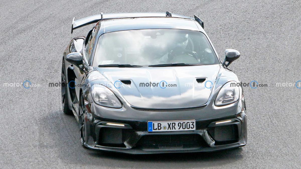 Прототип нового Porsche Cayman GT4 RS был замечен на Нюрбургринге 