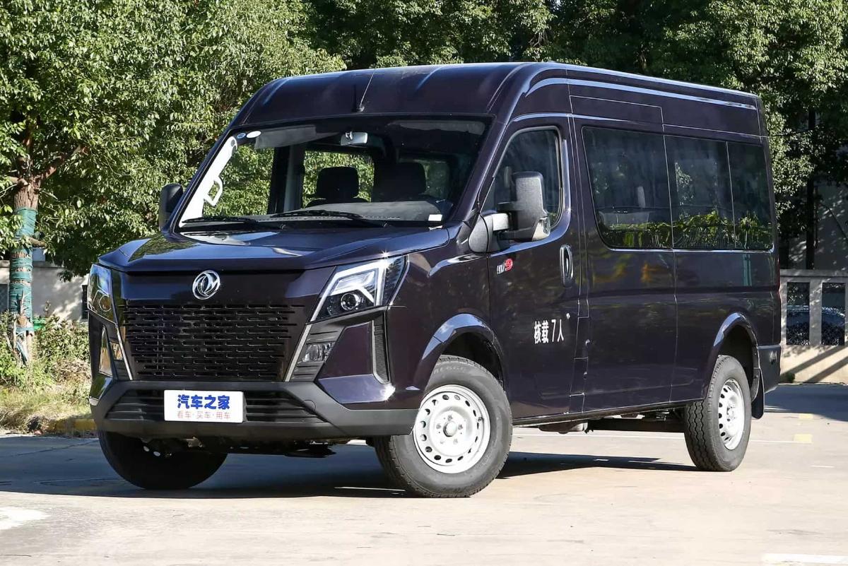Dongfeng начал продажи обновленного фургона-конкурента JAC Sunray по цене от 1,1 млн рублей 