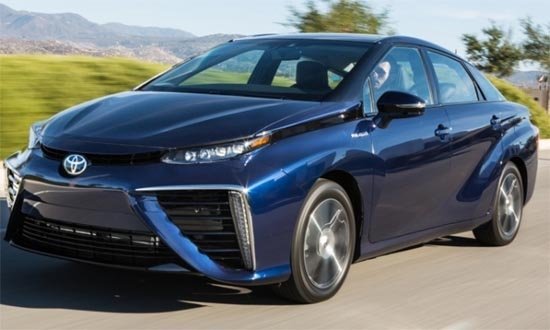 Продажи водородного Toyota Mirai начнутся в Америке осенью