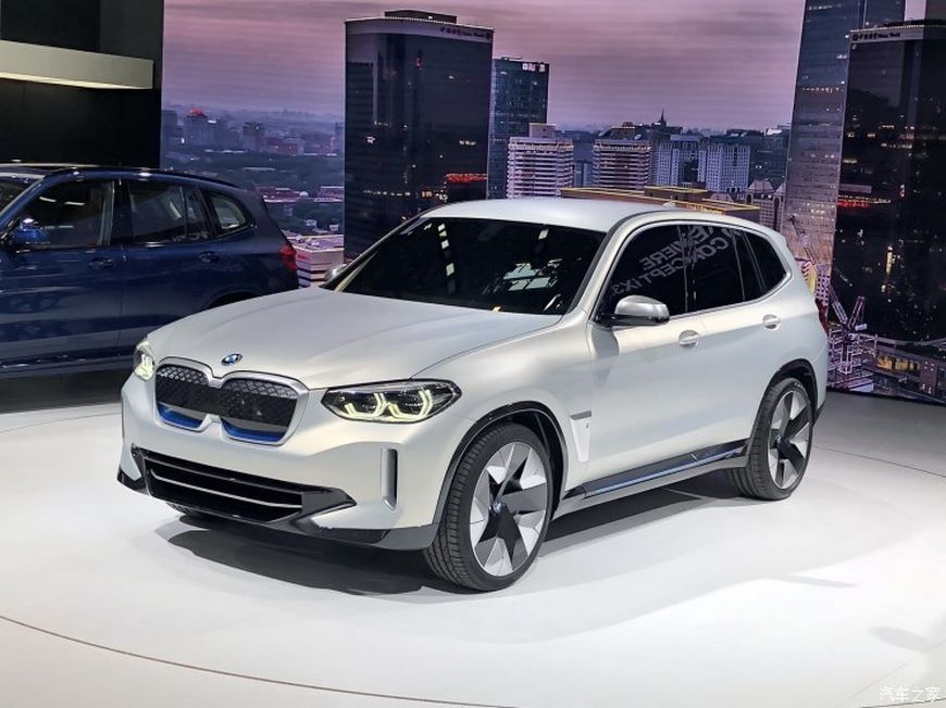 В Пекине состоялась презентация первого электрокросса BMW iX3