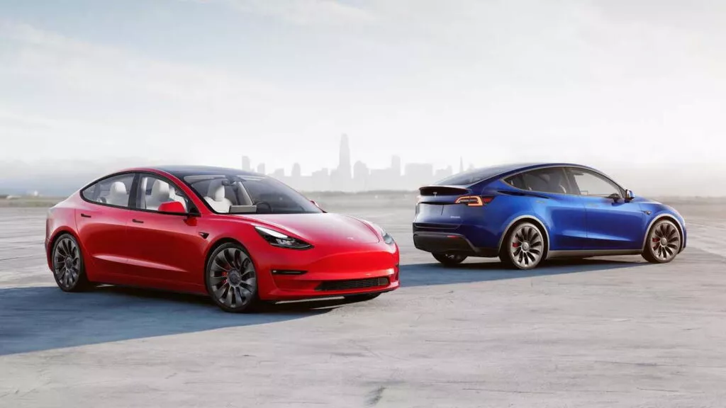 Компания Tesla удваивает скидки на электромобили Model 3 и Y в связи с выходом обновленной Model 3