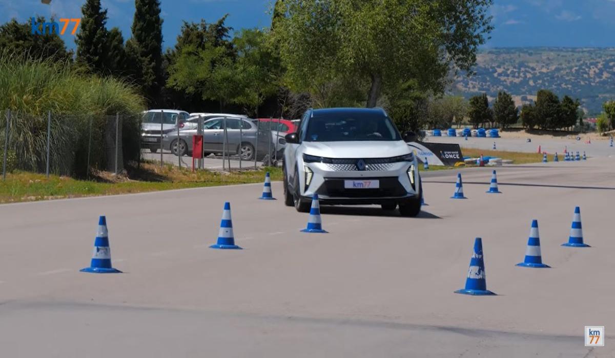 Медленный, но безопасный: Renault Scenic E-Tech подвергли самому сложному тесту
