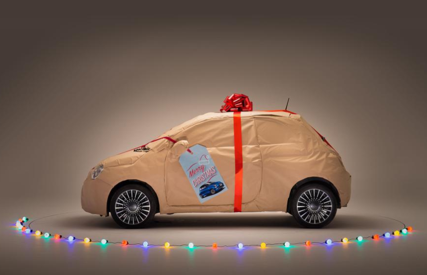 Fiat помог лондонцам упаковать рождественские подарки 